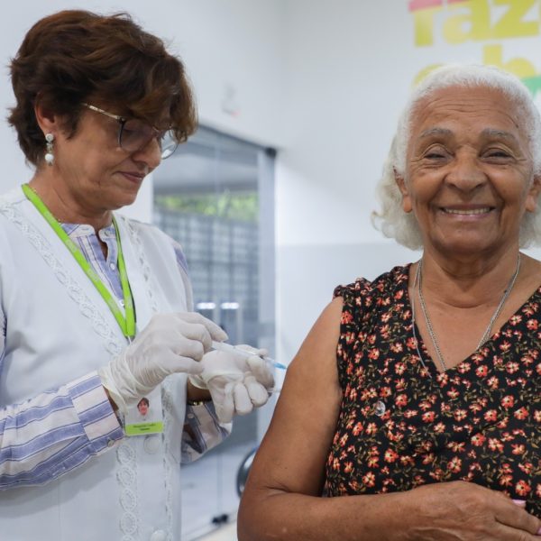 “Tomar vacina significa saúde, vida”, afirma Anita Pereira da Silva, de 87 anos, moradora da Vila Vida